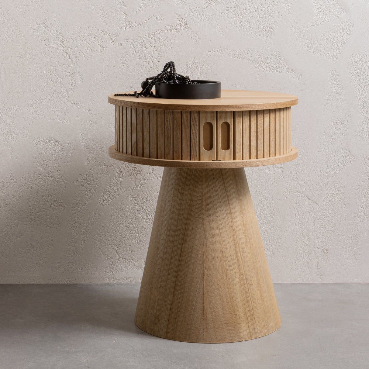 Naktinis staliukas KARRI