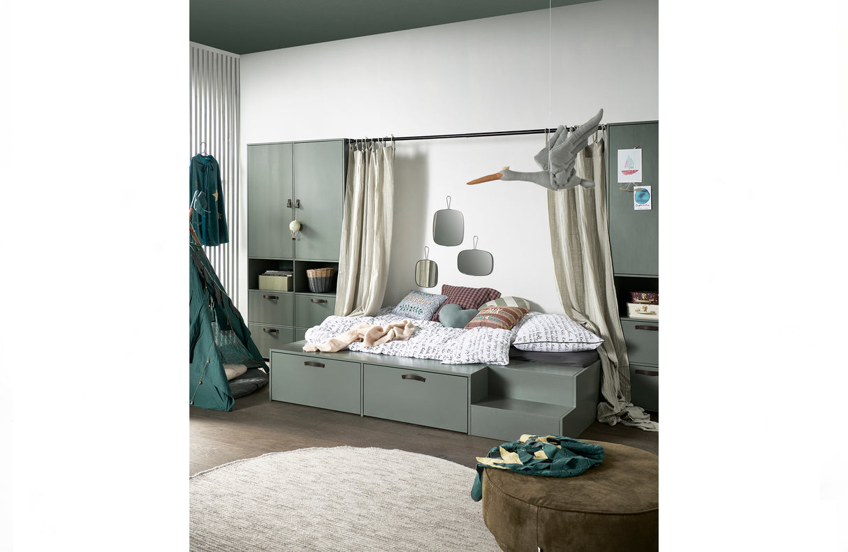 žalios spalvos spinta