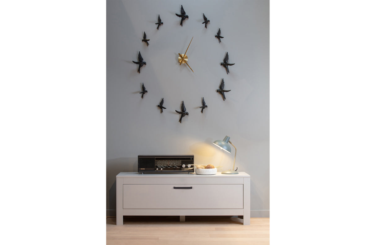 Balta televizoriaus spintelė