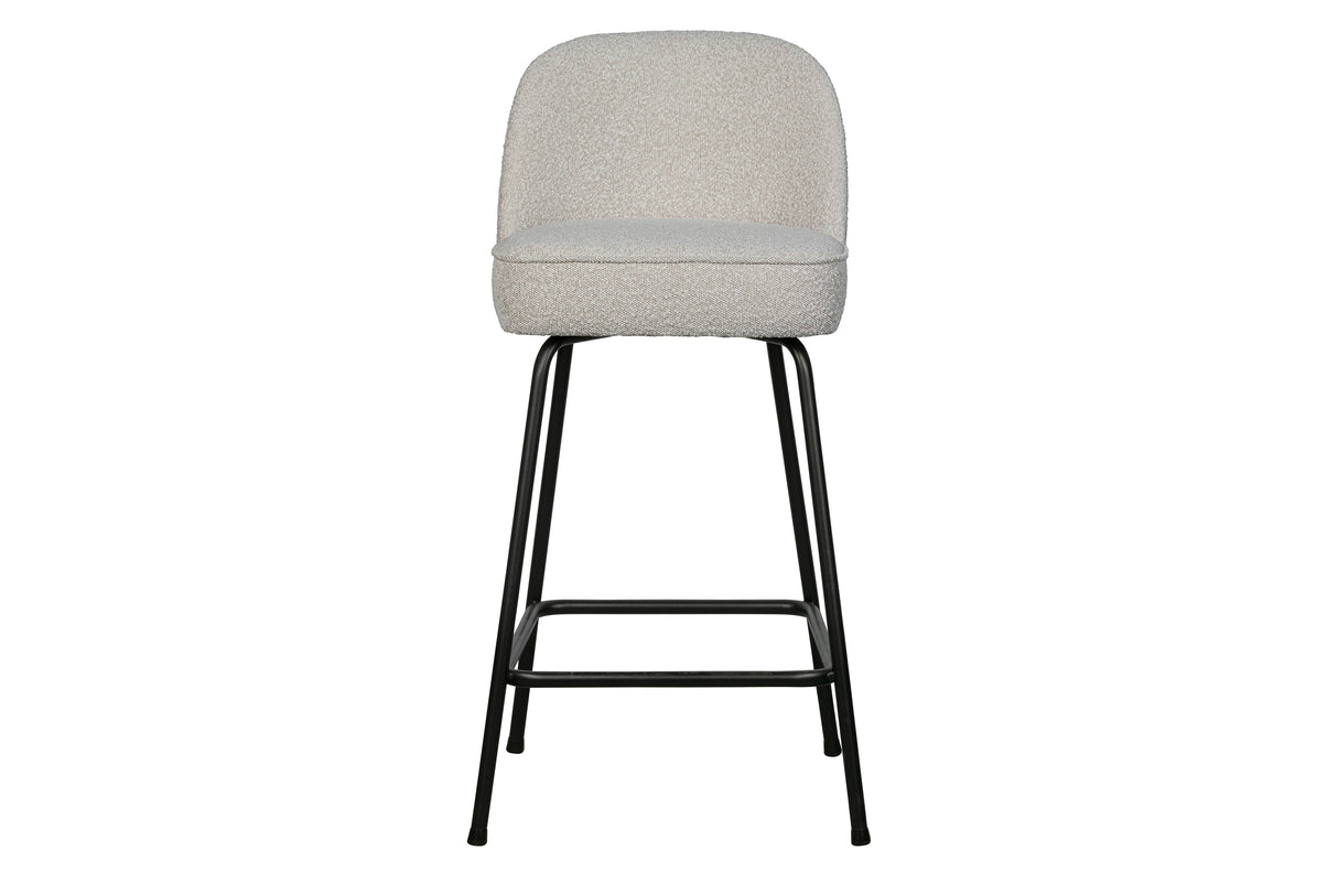 balta pusbario kėdė