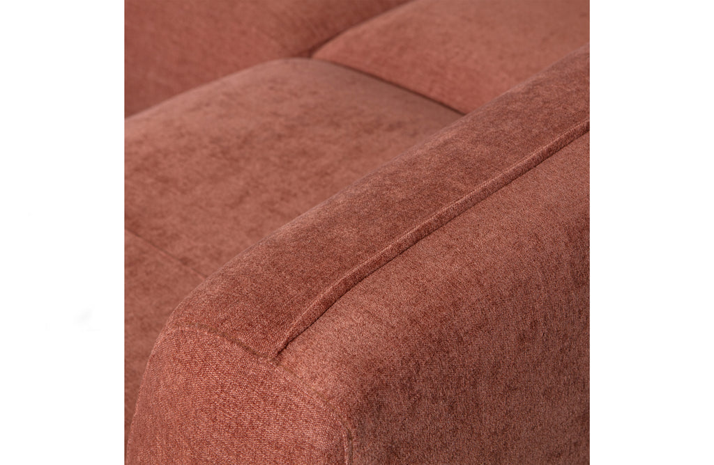 Rožinės spalvos kampinė sofa