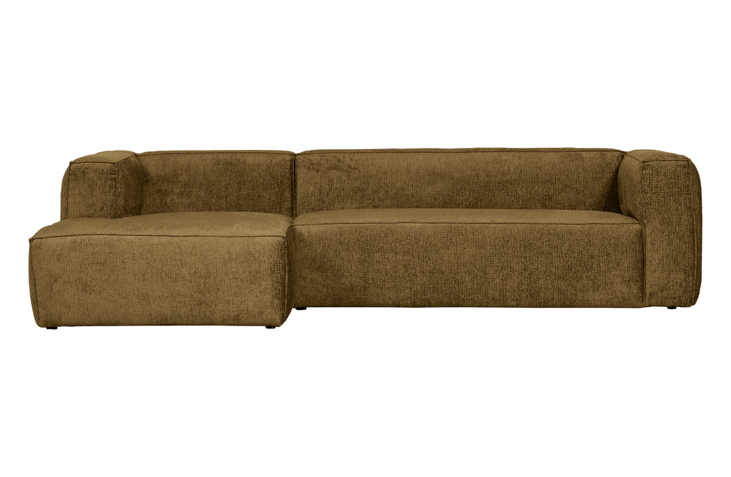 žalvario spalvos sofa