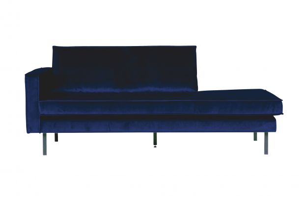 Tamsiai mėlyna sofa