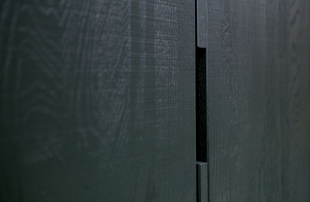 Spinta iš medžio juoda