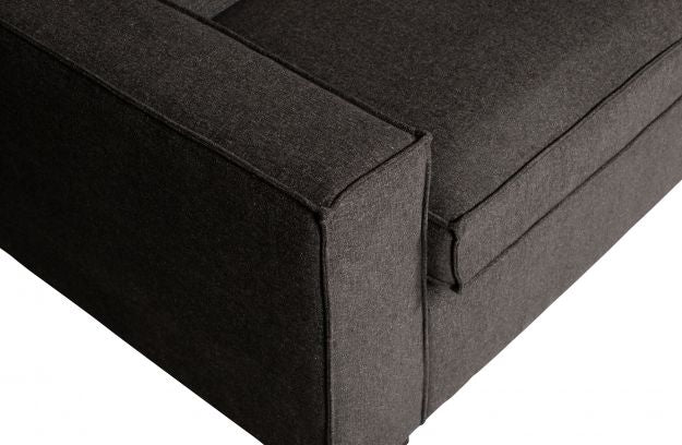 Tamsiai pilka sofa