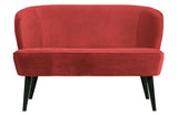 Raudona sofa