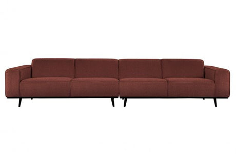 Raudona sofa